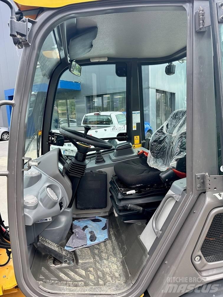 Volvo L 25 Electric لوادر بعجل