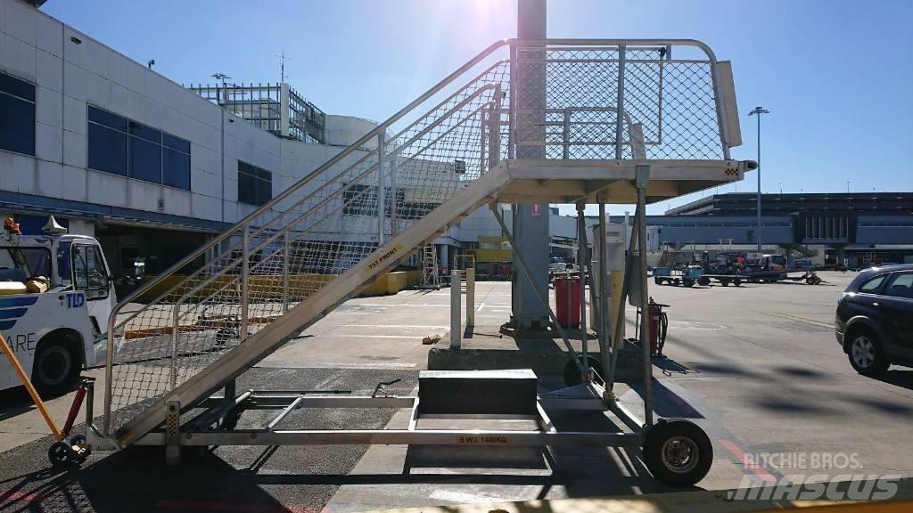  PASSENGER STAIRS أخرى