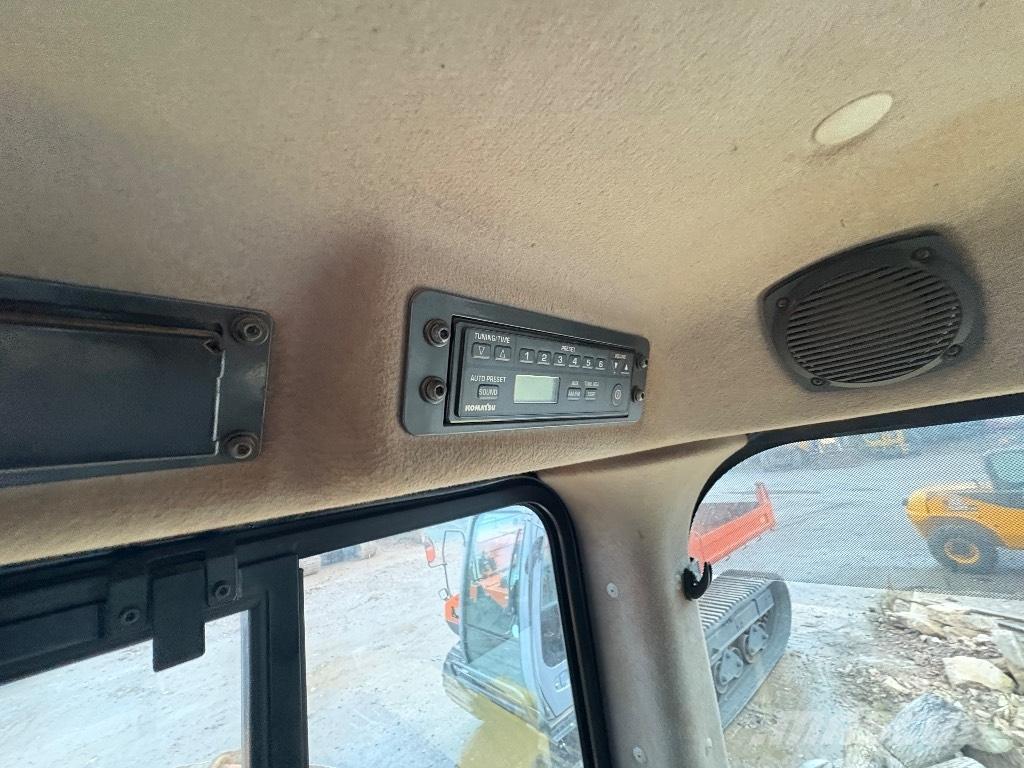 Komatsu D65PX-18 بلدوزرات مجنزرة