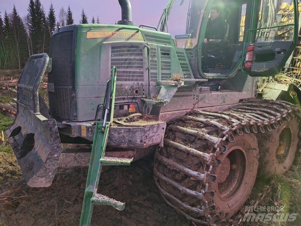 John Deere 1910 شاحنات