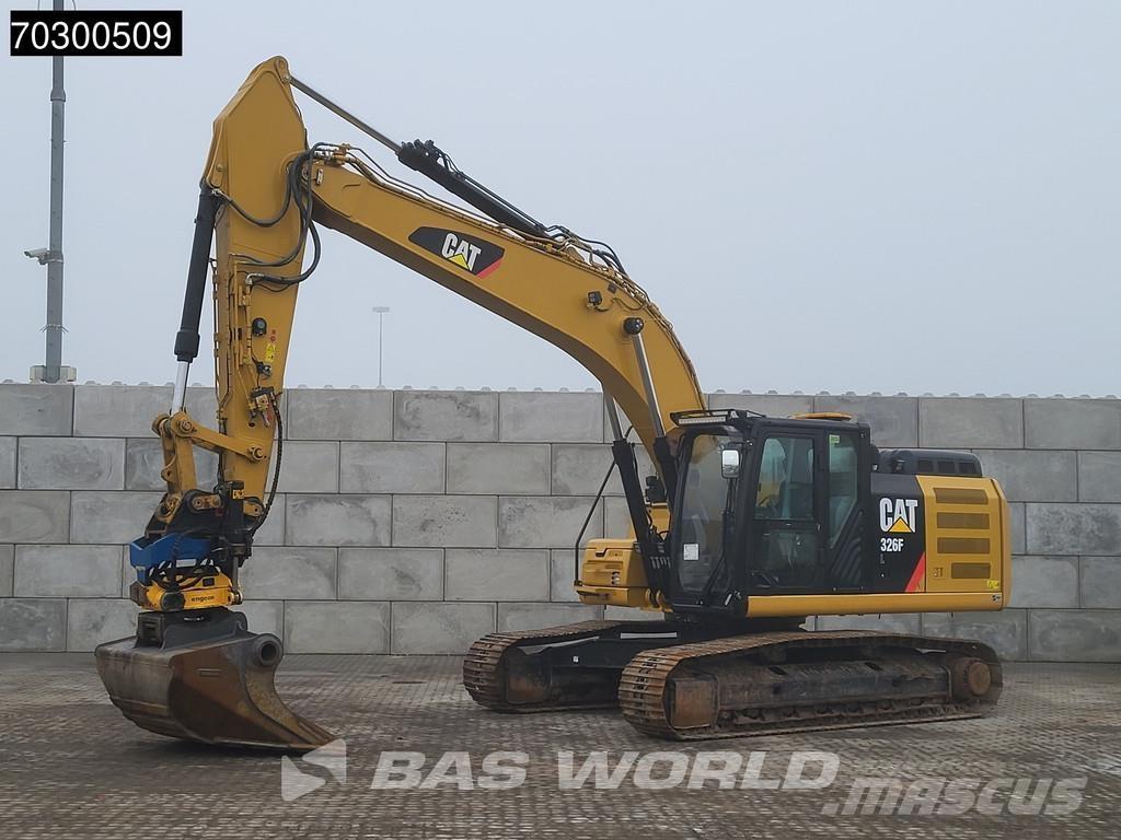 CAT 326 F L حفارات زحافة
