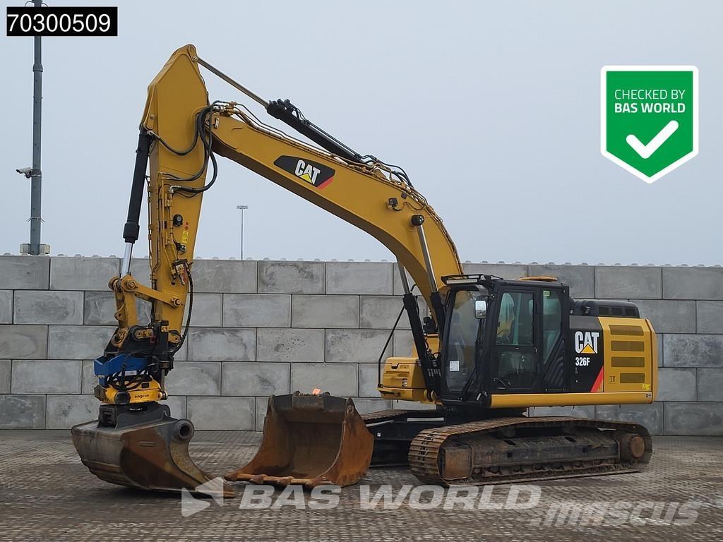 CAT 326 F L حفارات زحافة
