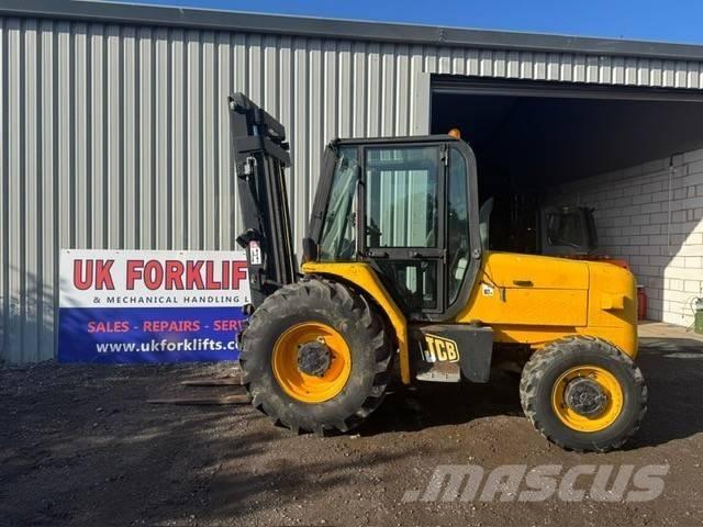 JCB 926 شاحنات الطرق الوعرة