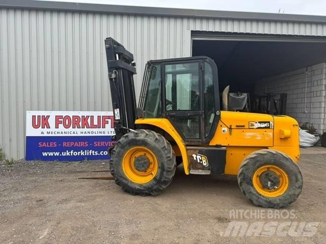 JCB 926 شاحنات الطرق الوعرة