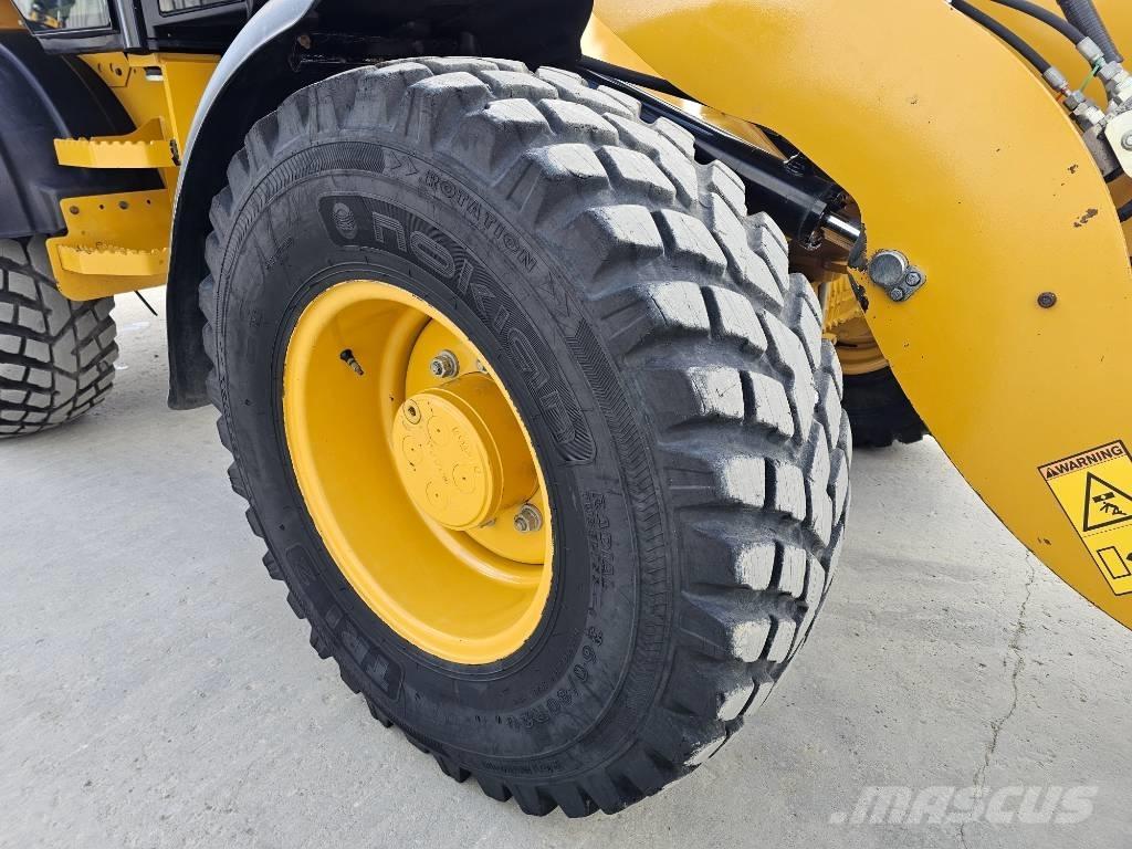 CAT 908M لوادر بعجل