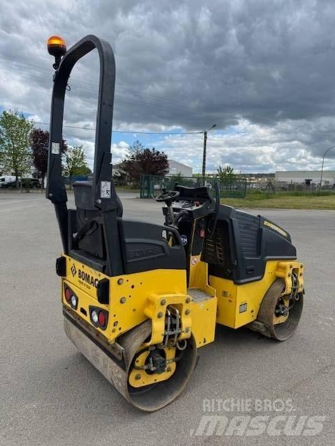 Bomag BW 100 AD M-5 مداحل ثنائية الاسطوانة