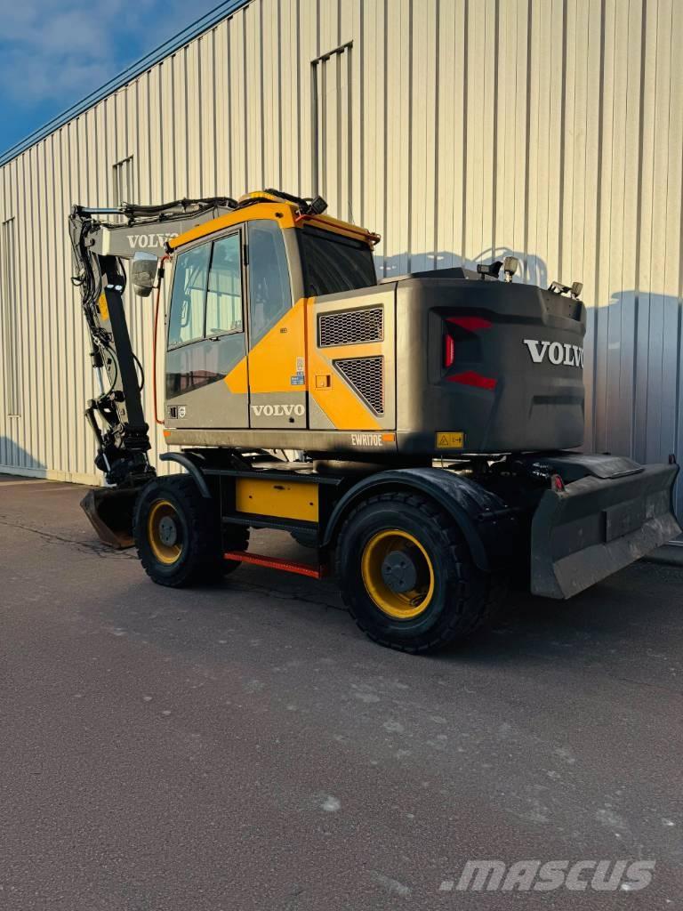 Volvo EWR 170 E حفارات بعجل