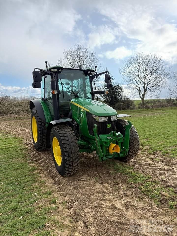John Deere 5100 R الجرارات