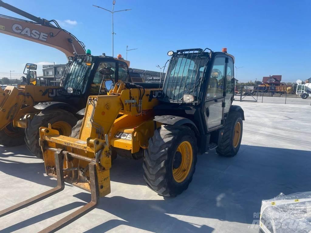 JCB 535-95 مناولات متداخلة