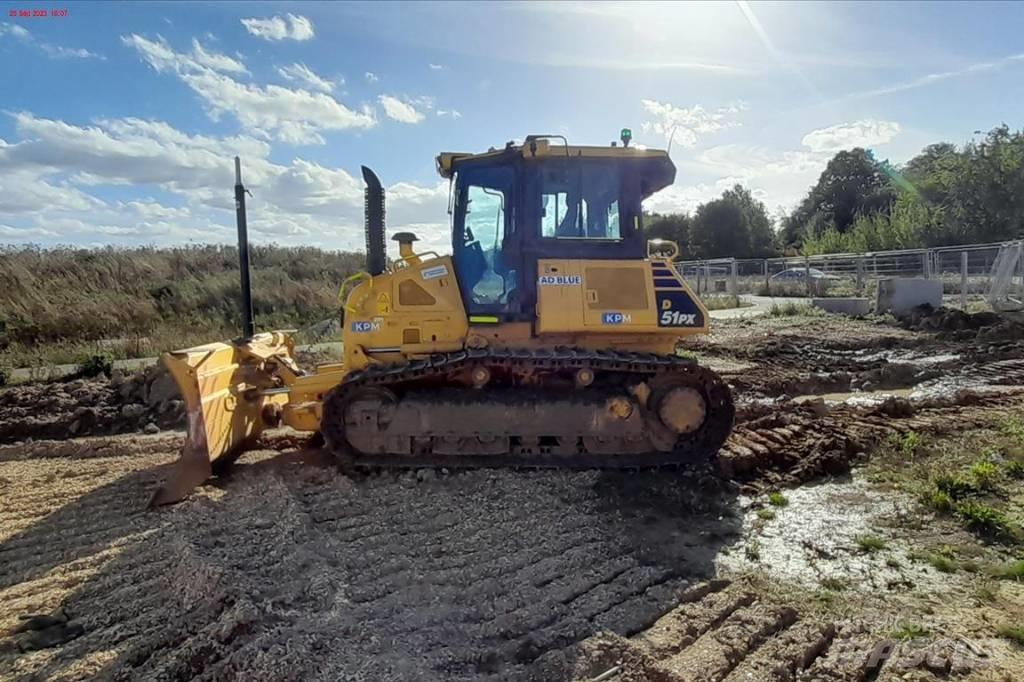Komatsu D51 PX-24 بلدوزرات مجنزرة
