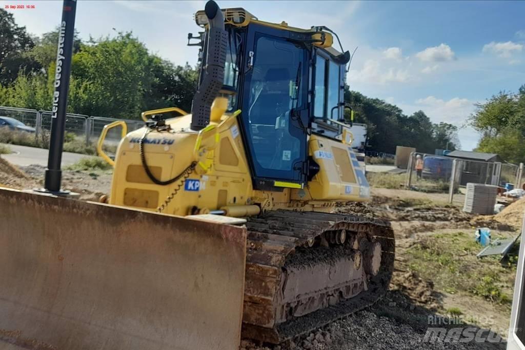 Komatsu D51 PX-24 بلدوزرات مجنزرة