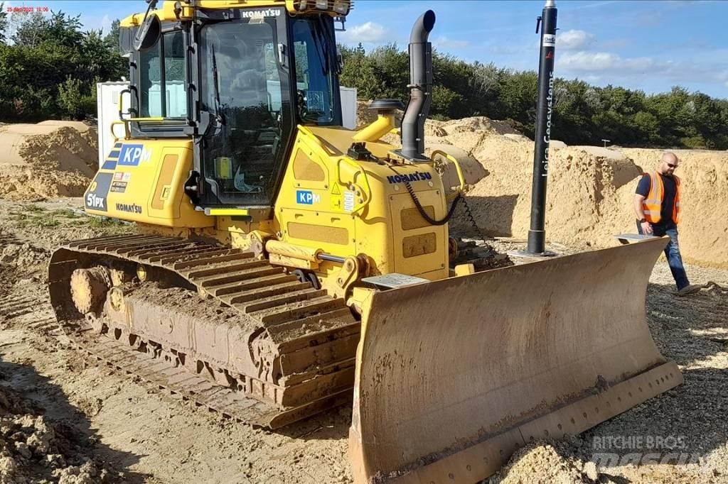 Komatsu D51 PX-24 بلدوزرات مجنزرة