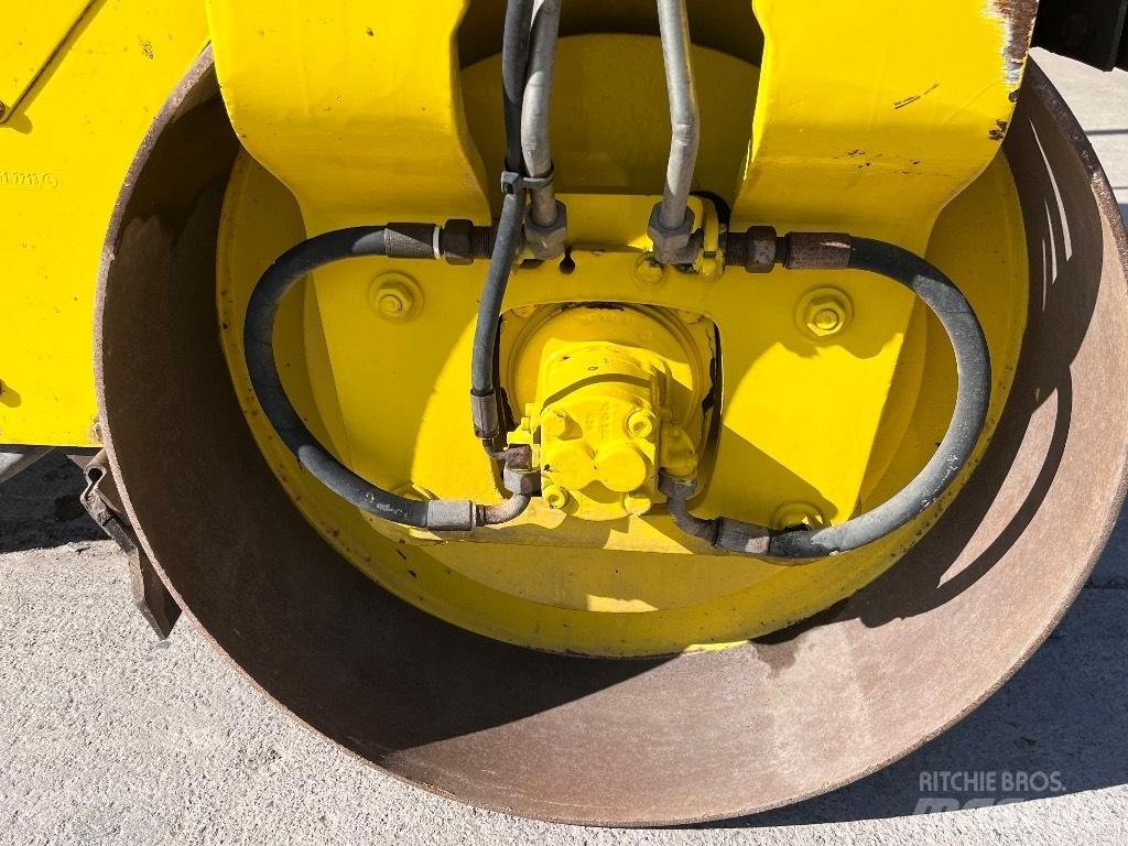 Bomag BW 120 AD-3 مداحل ثنائية الاسطوانة