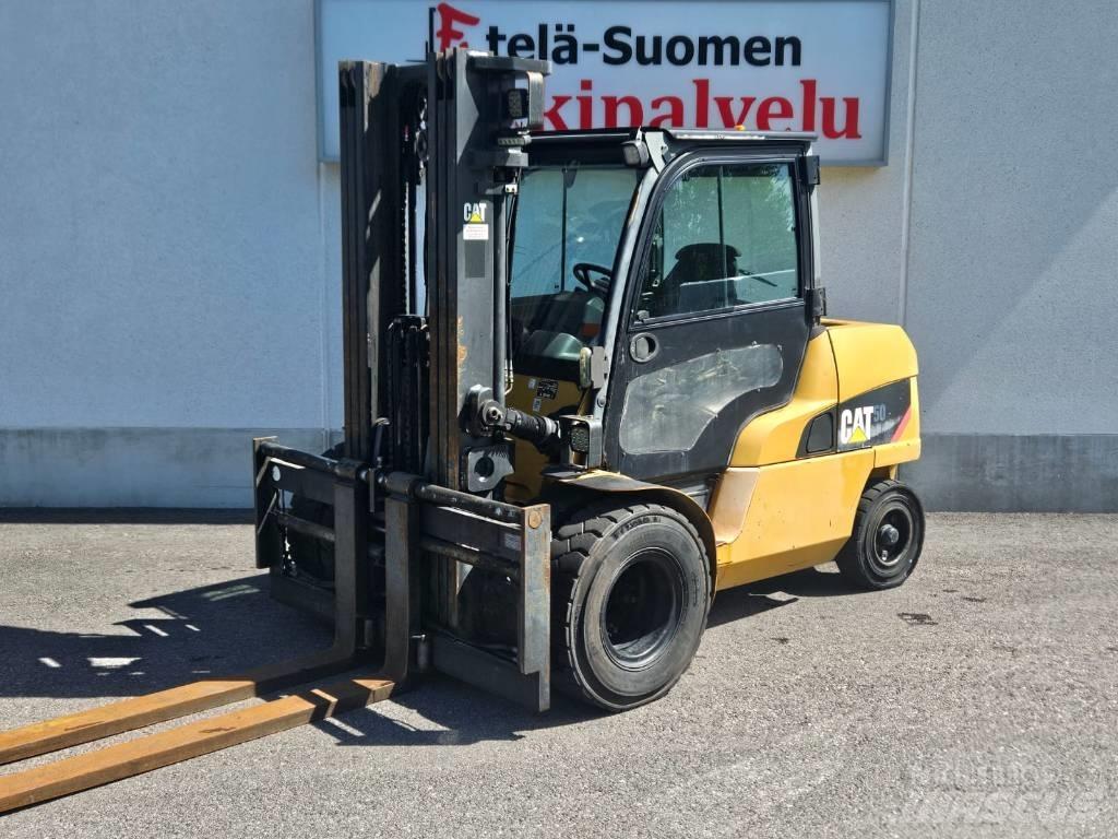 CAT DP 50 N شاحنات الديزل