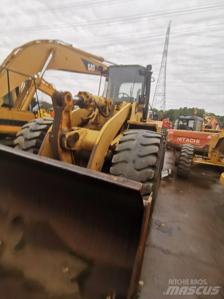 CAT 966F لوادر بعجل