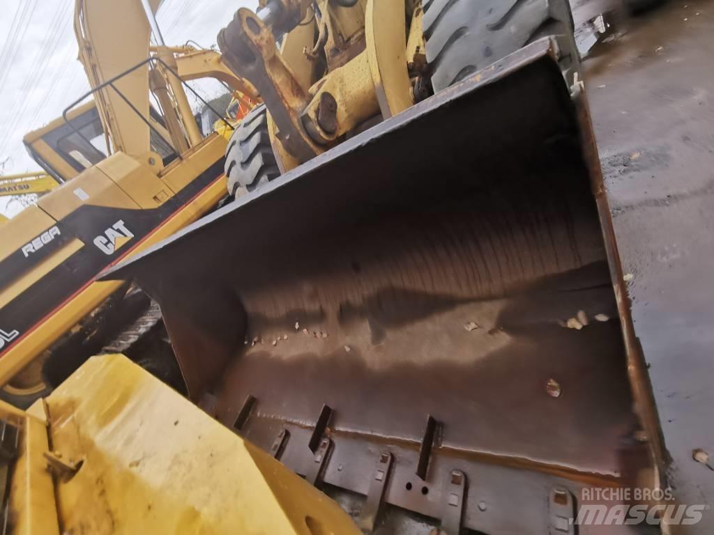 CAT 966F لوادر بعجل