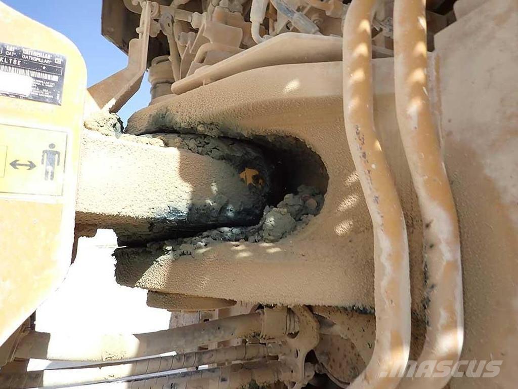 CAT 988K لوادر بعجل