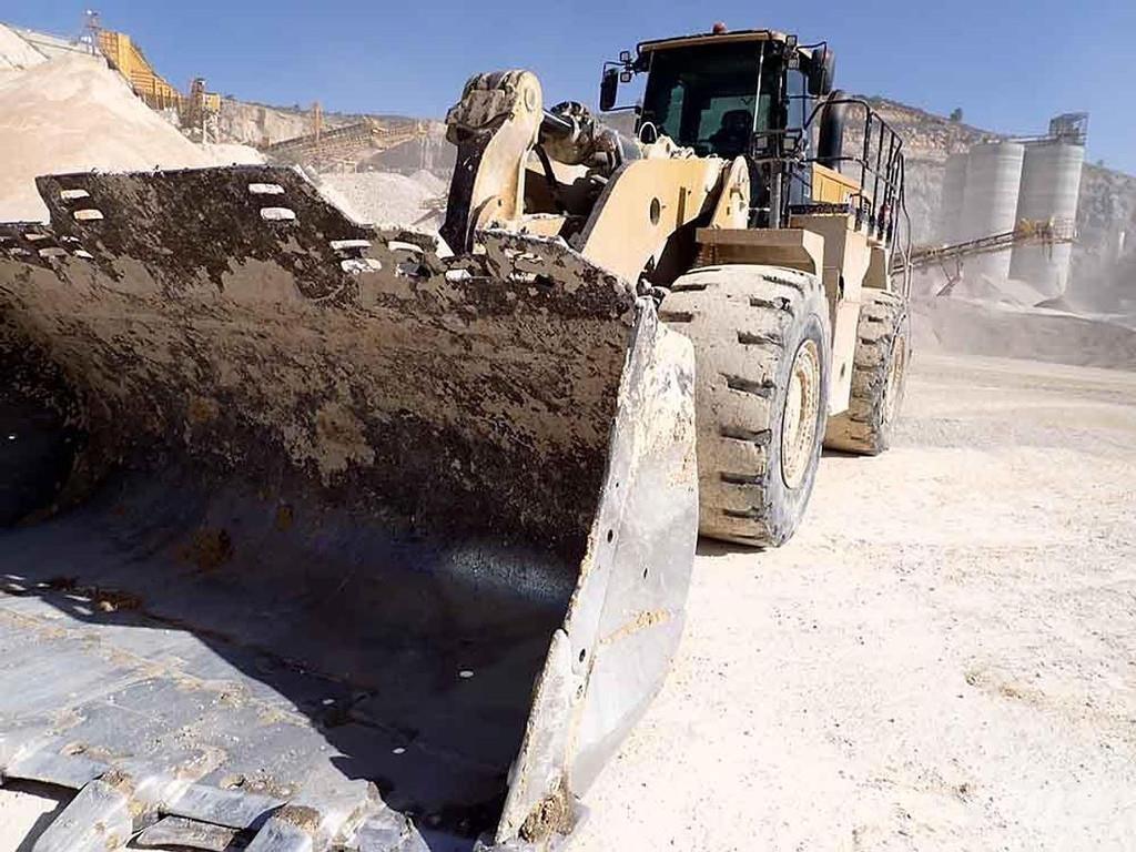 CAT 988K لوادر بعجل