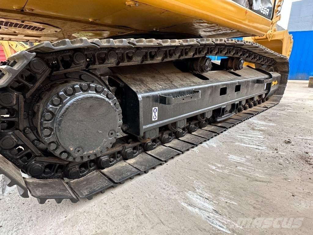 CAT 330 D حفارات زحافة