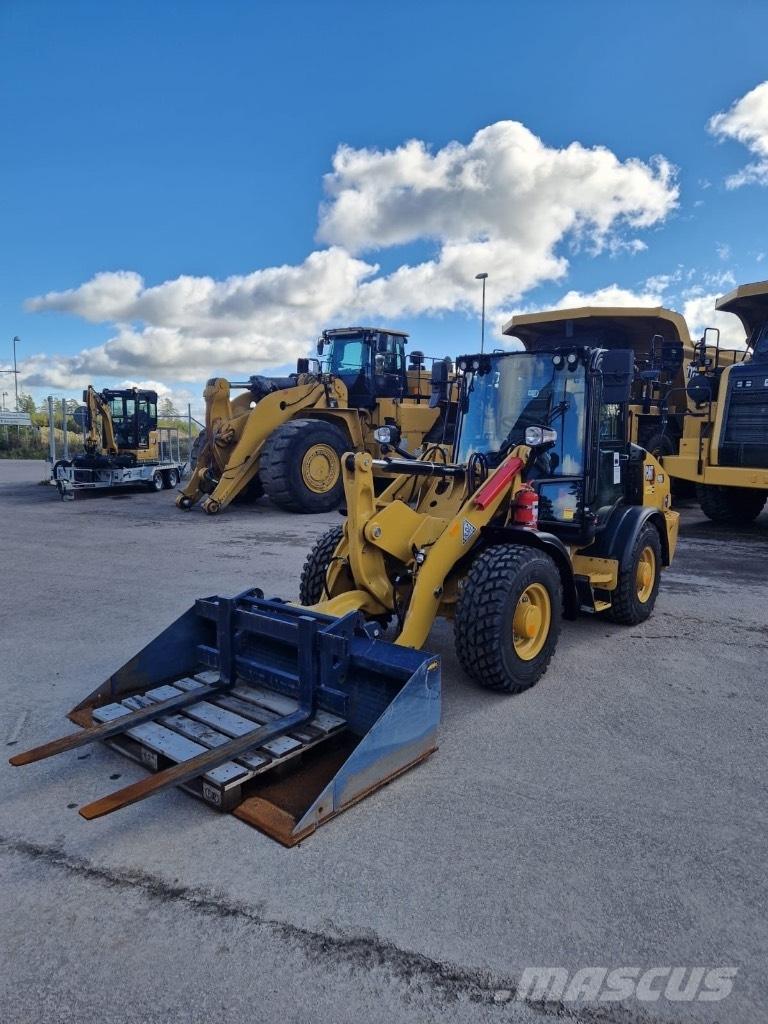 CAT 906 لوادر بعجل