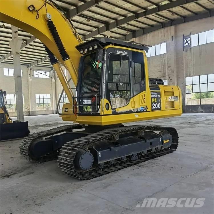 Komatsu PC200-8 حفارات زحافة