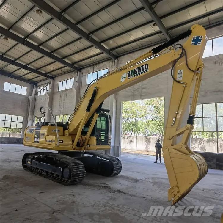 Komatsu PC200-8 حفارات زحافة