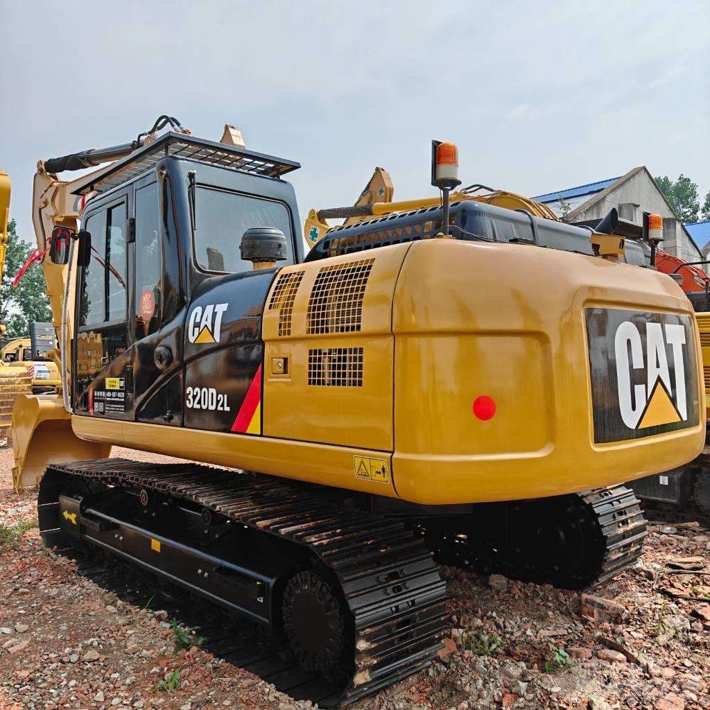 CAT 320D2L حفارات زحافة