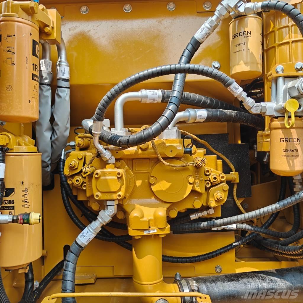 CAT 320D2L حفارات زحافة
