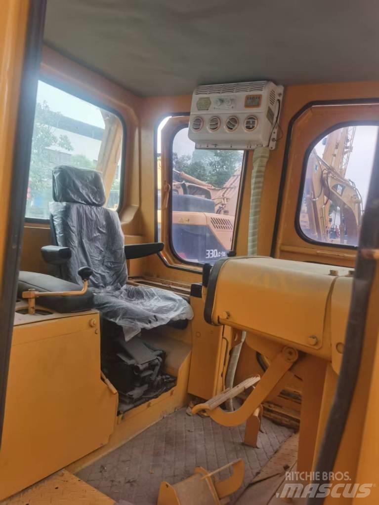 CAT D 7 G بلدوزرات مجنزرة