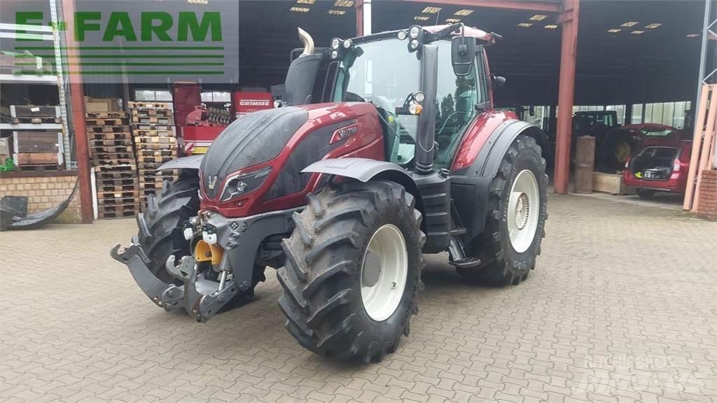 Valtra T 174 الجرارات