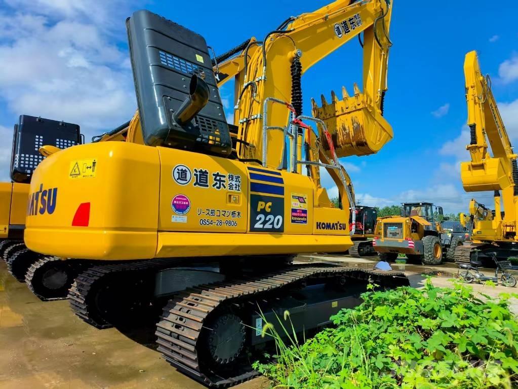 Komatsu PC 220-8 حفارات زحافة