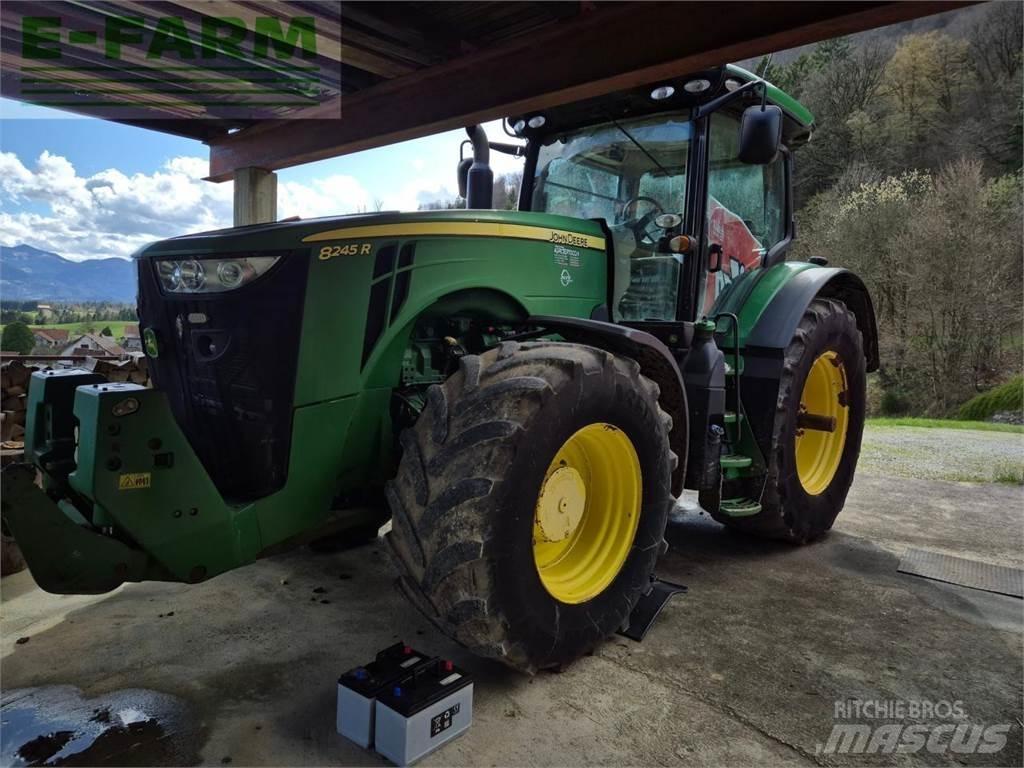 John Deere 8245 R الجرارات