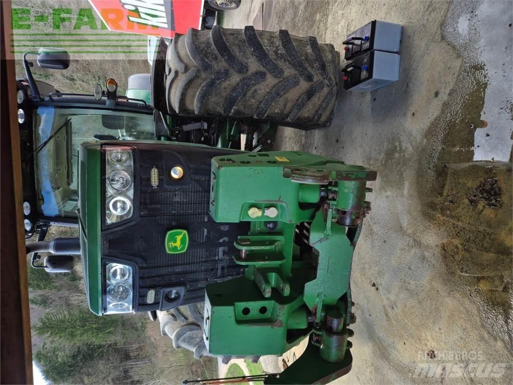 John Deere 8245 R الجرارات