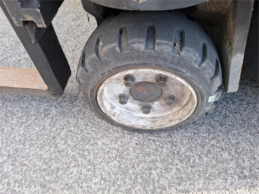 Combilift C3000CB شاحنة المناولة رباعية الاتجاهات