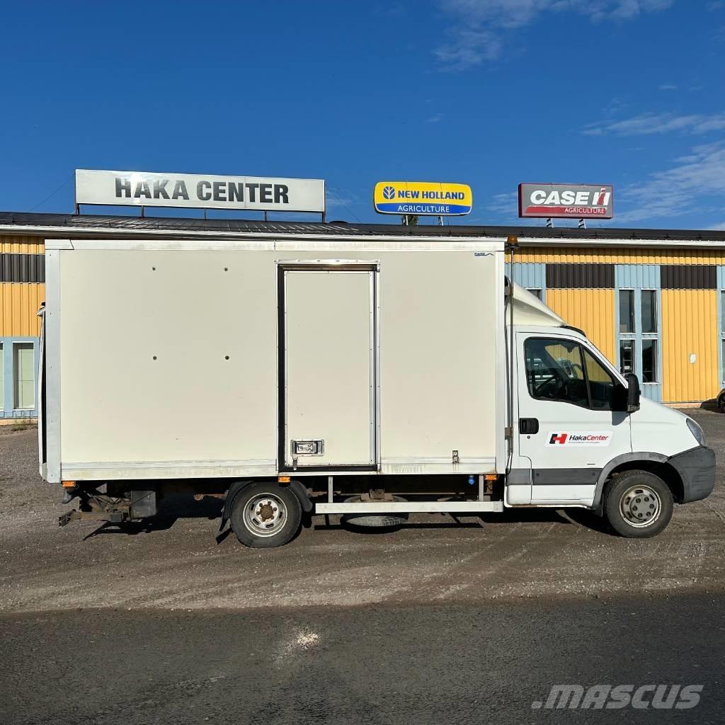 Iveco Daily 3.0 شاحنات ذات هيكل صندوقي