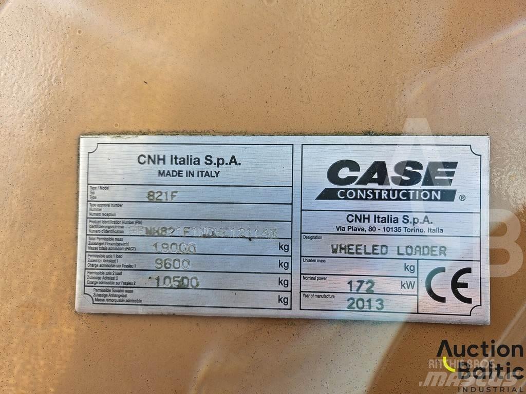 CASE 821 F لوادر بعجل