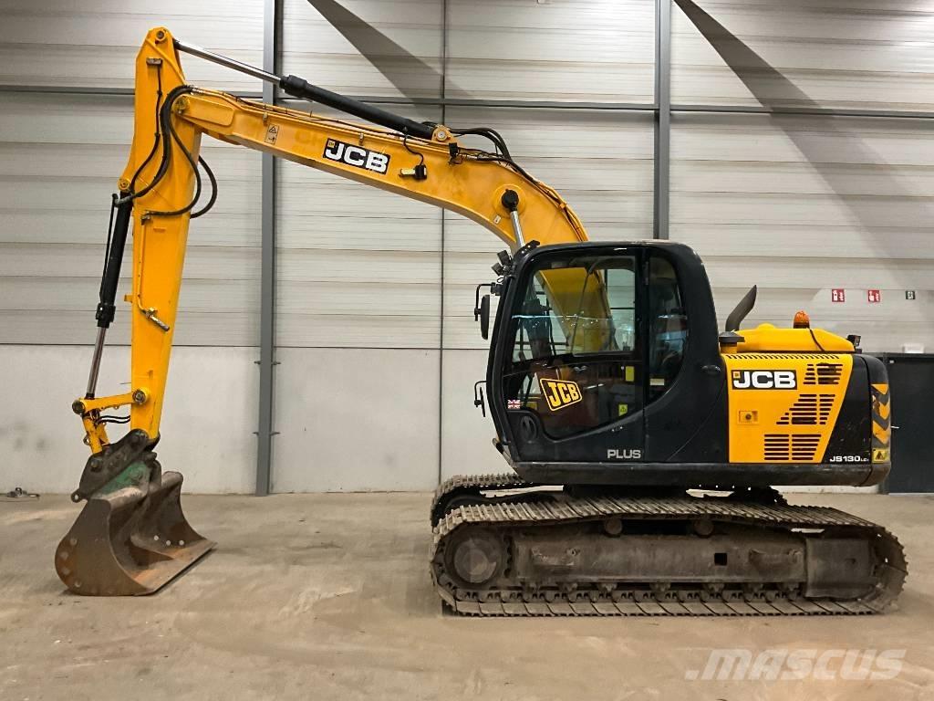 JCB JS 130 LC حفارات زحافة