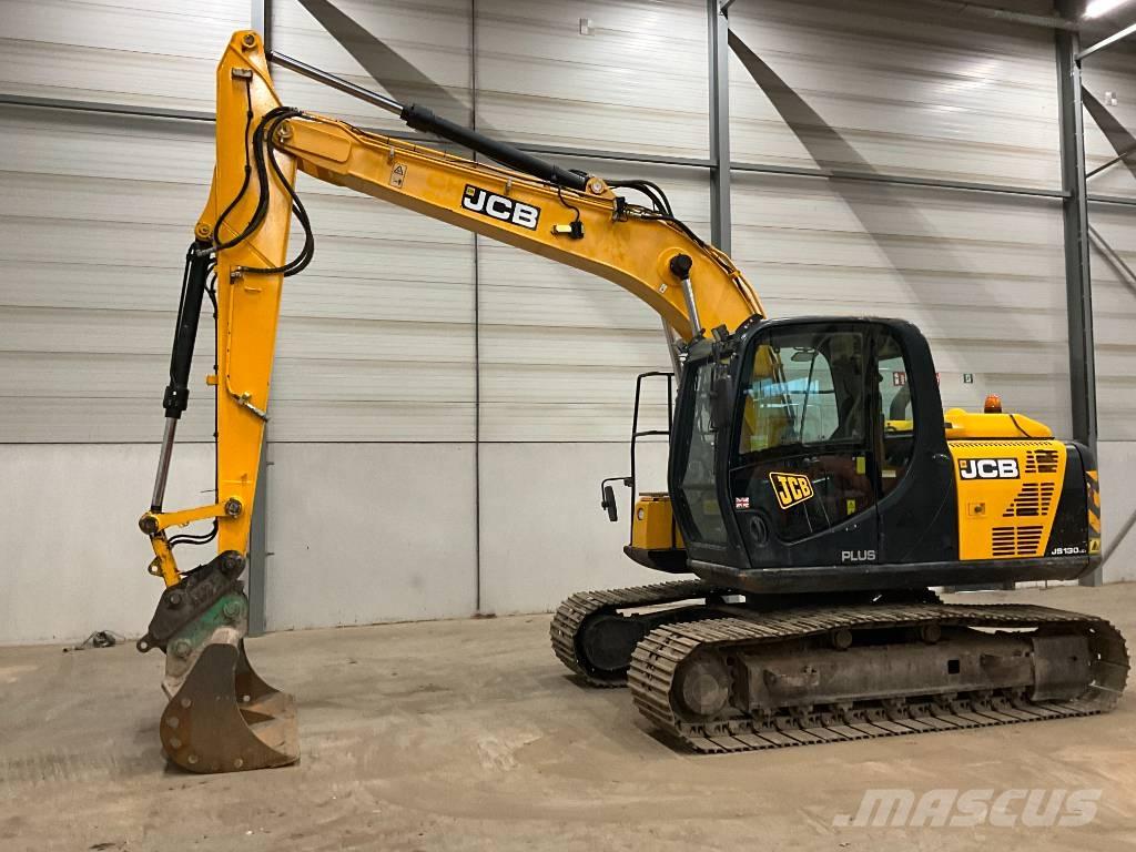 JCB JS 130 LC حفارات زحافة