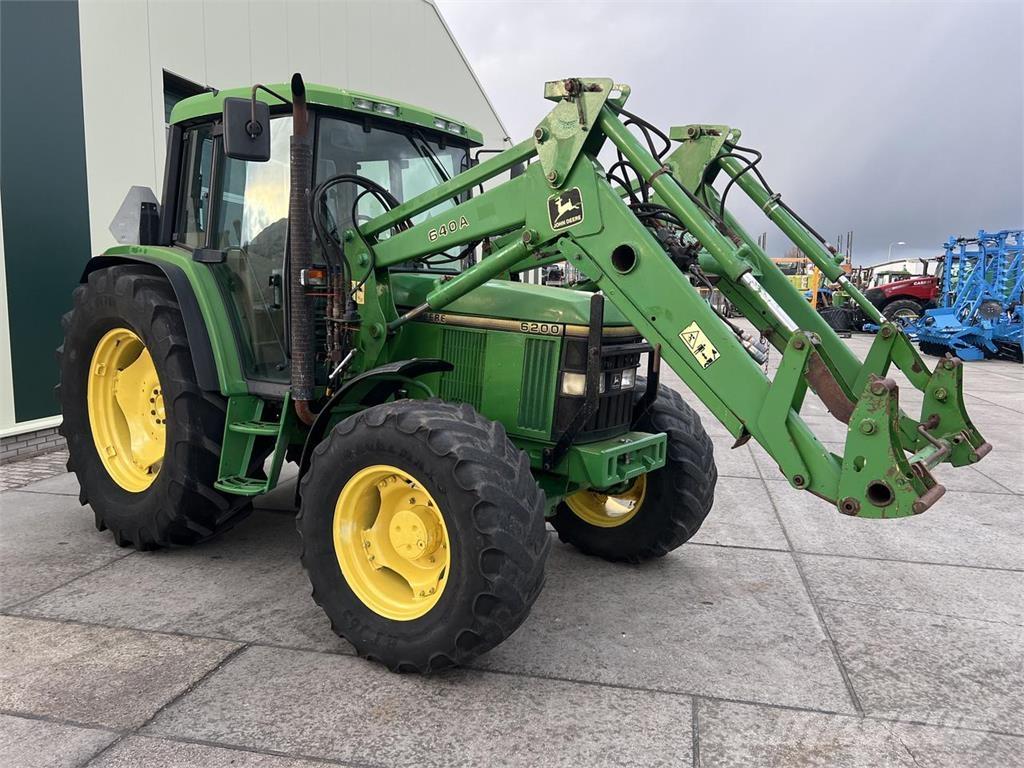 John Deere 6200 الجرارات