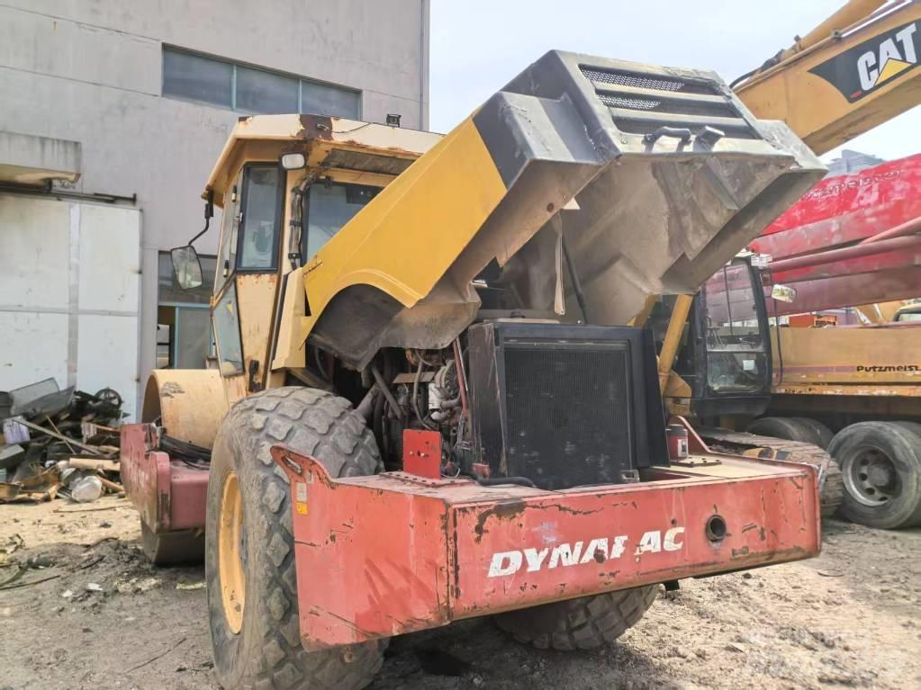 Dynapac CA 602 D مداحل أحادية الأسطوانة