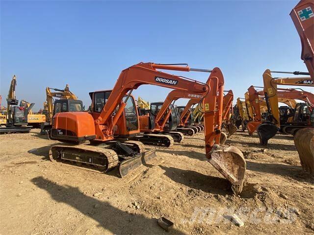 Doosan DX80 حفارات وسط 7 طن - 12 طن