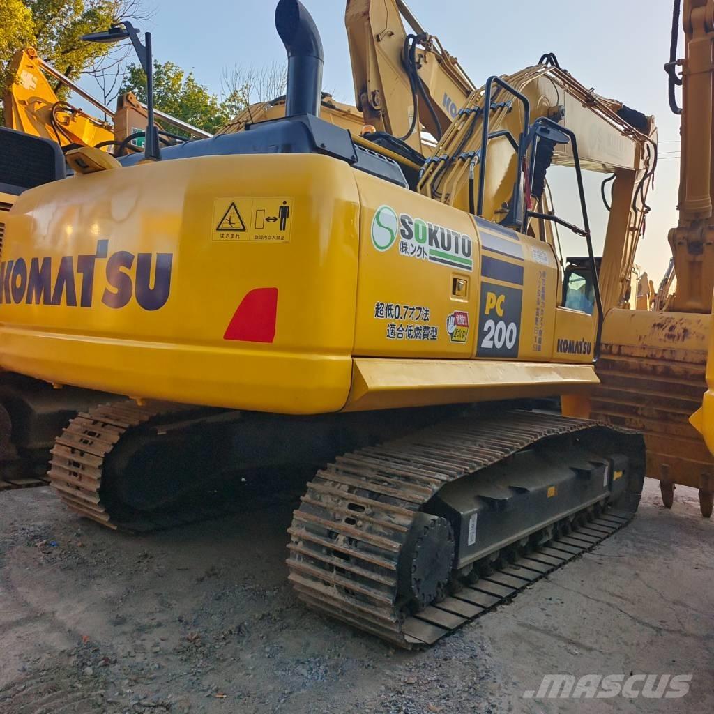 Komatsu PC200-8 حفارات زحافة