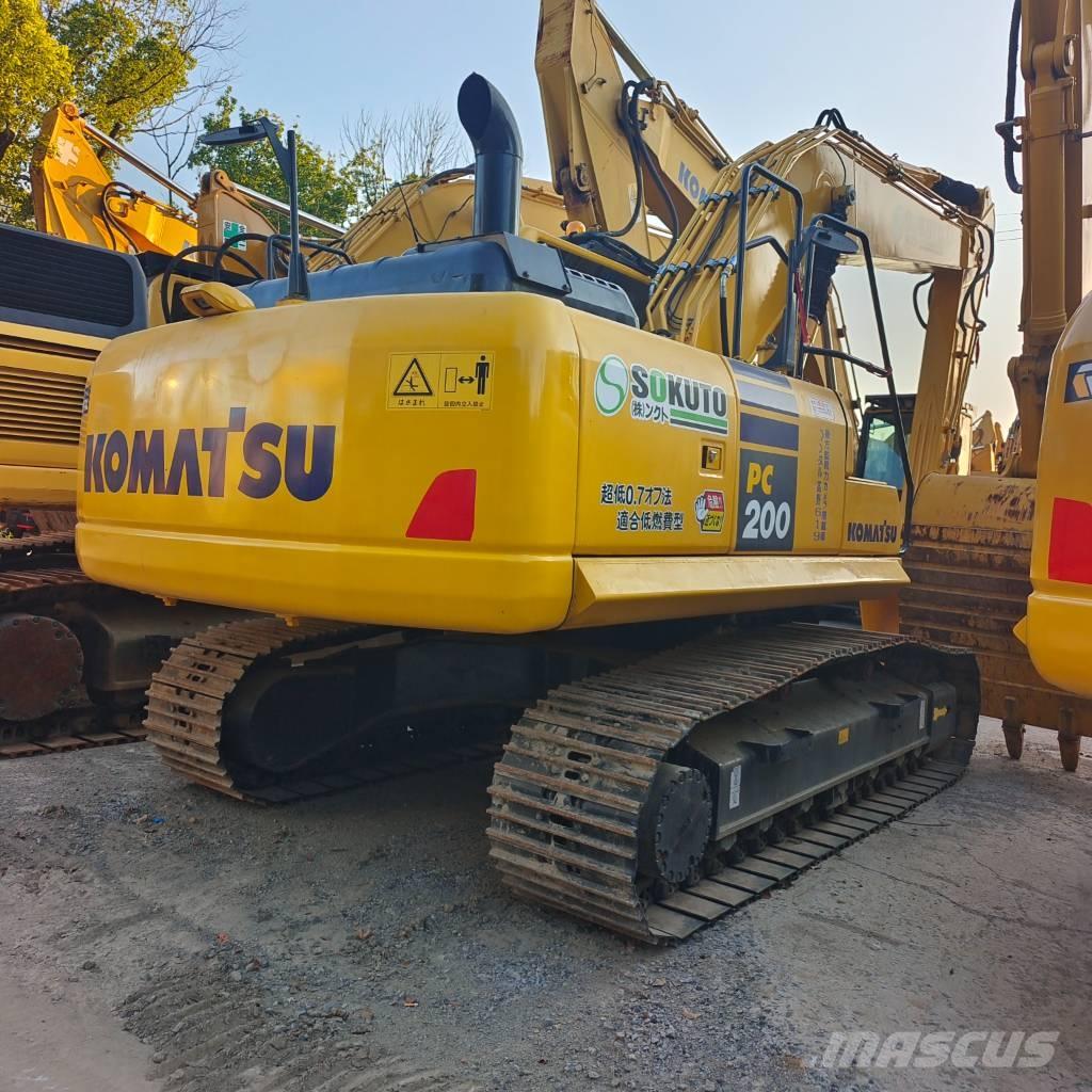 Komatsu PC200-8 حفارات زحافة
