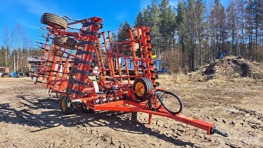 Väderstad Ferox 700 كاسحات