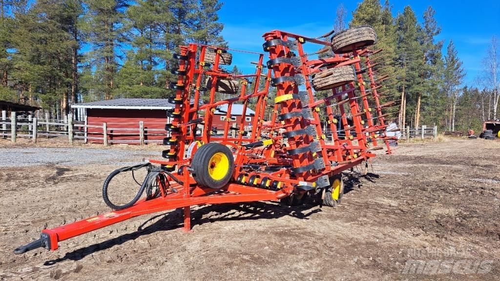 Väderstad Ferox 700 كاسحات