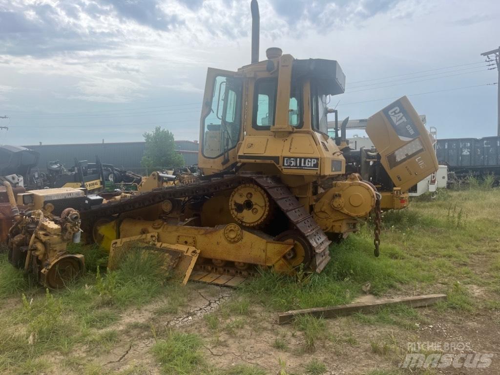 CAT D 5 N LGP بلدوزرات مجنزرة