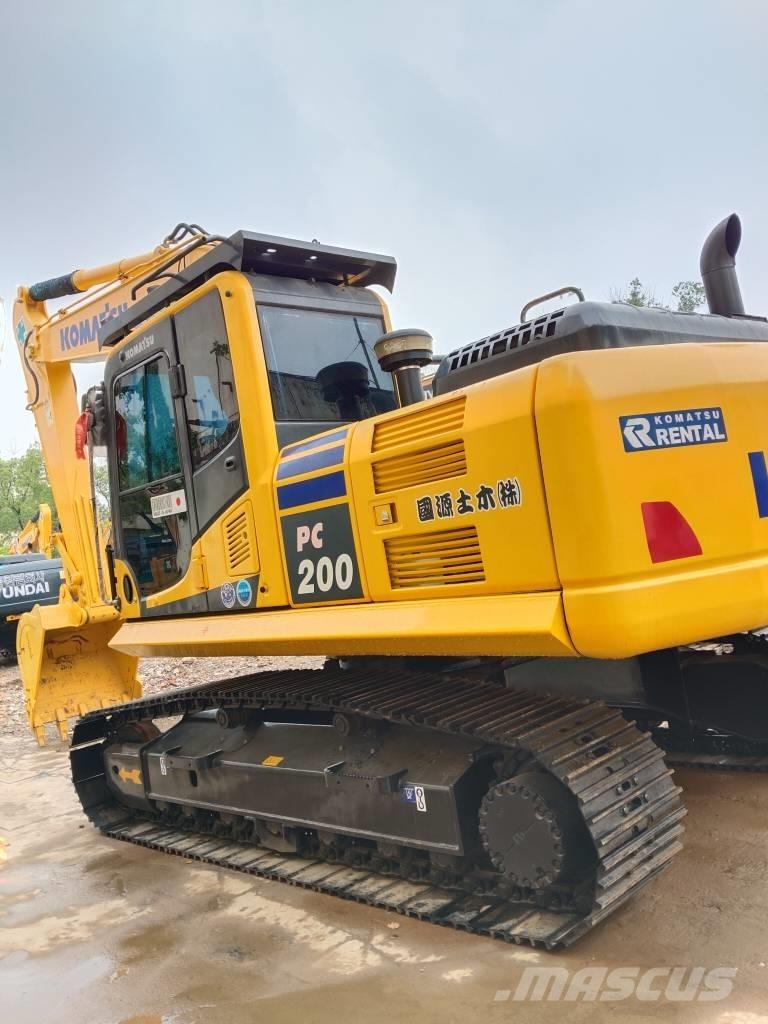 Komatsu PC 200-8 حفارات زحافة