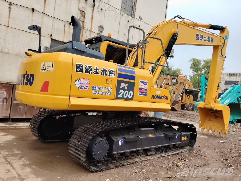 Komatsu PC 200-8 حفارات زحافة