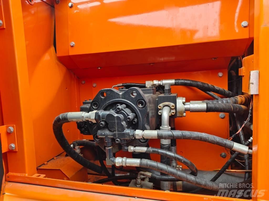 Doosan 225 LC حفارات زحافة