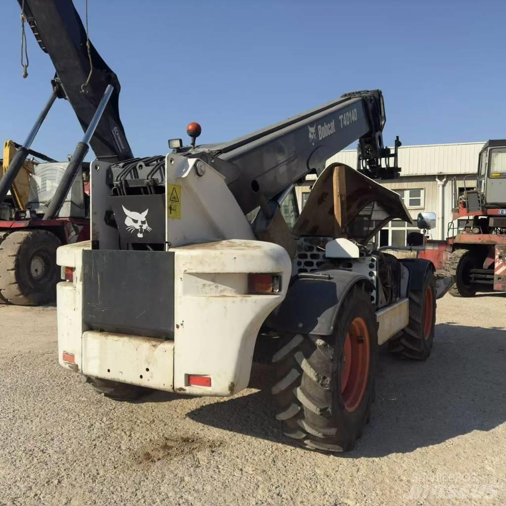 Bobcat T40140 مناولات متداخلة